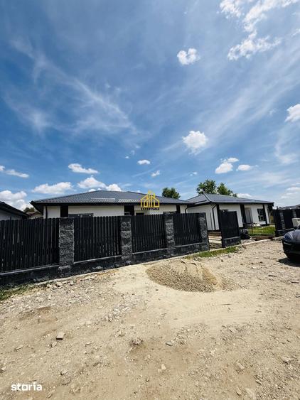 Casă cu 4 camere cu Teren 400 Mp în Domnești