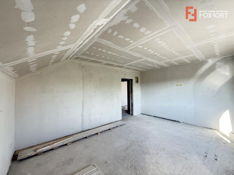 Casă individuală cu 5 camere cu Canalizare în Săcălaz