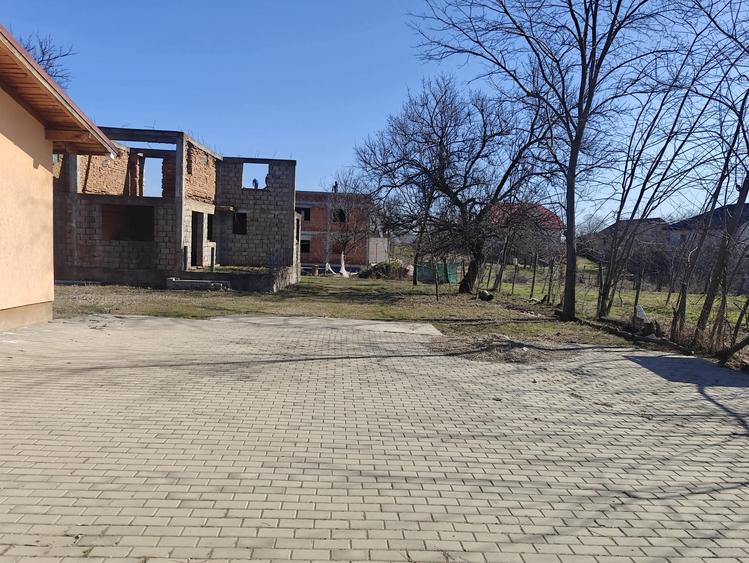 Spațiu comercial, de 300 mp, în Vernești
