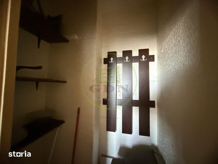 Apartament cu 4 camere semidecomandat în Calea București