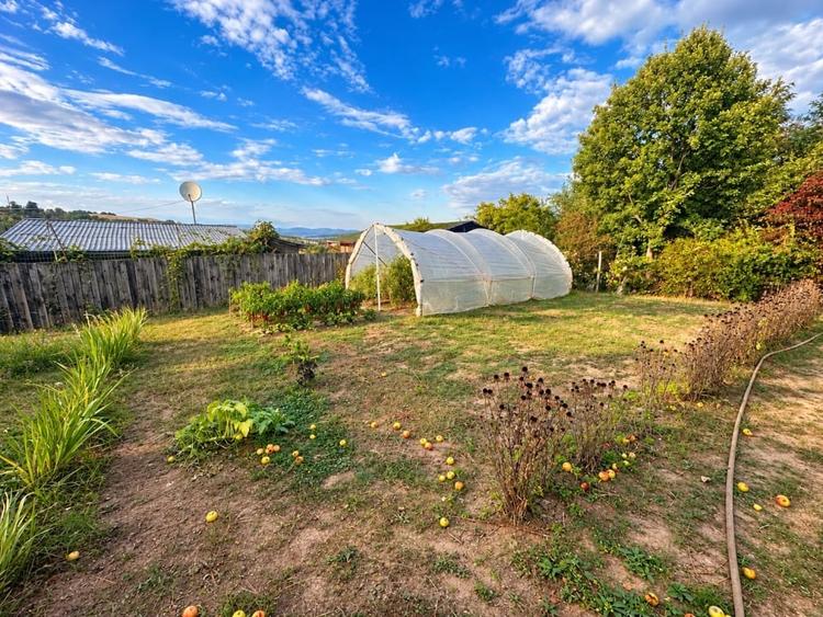 Casă individuală cu 2 camere cu Teren 3400 Mp în Cugir
