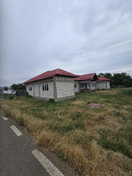 Casă cu 4 camere în Boboc