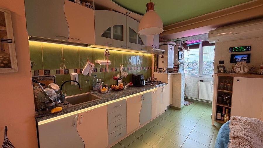 Apartament cu 4 camere în Mazepa 1