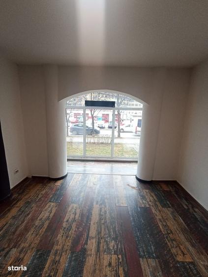 Spațiu comercial, de 64 mp, în Central