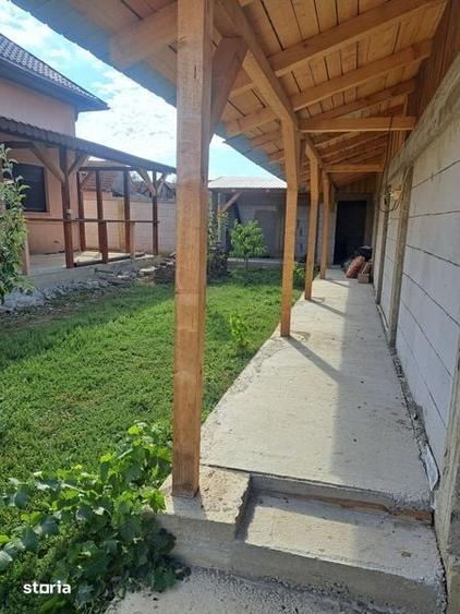 Casă cu 4 camere cu Teren 215 Mp în Coșteiu