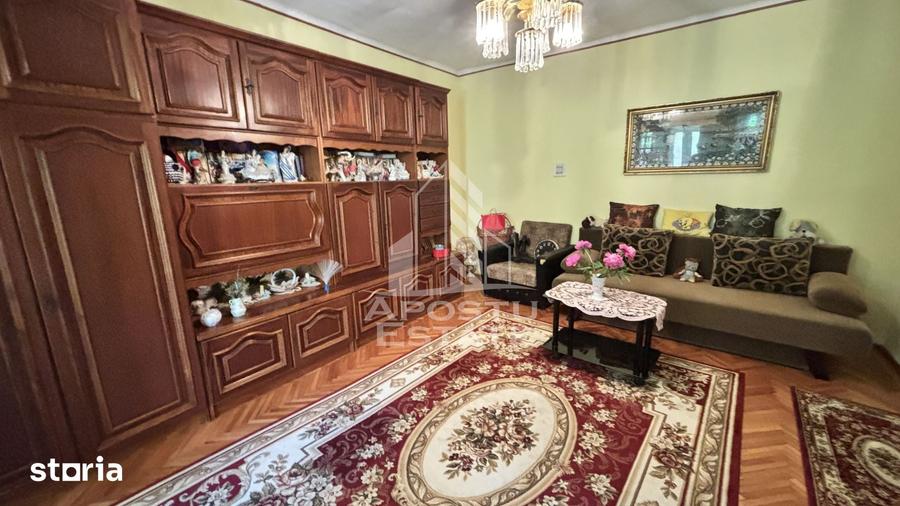 Casă cu 4 camere cu Teren 1348 Mp în Ghiroda