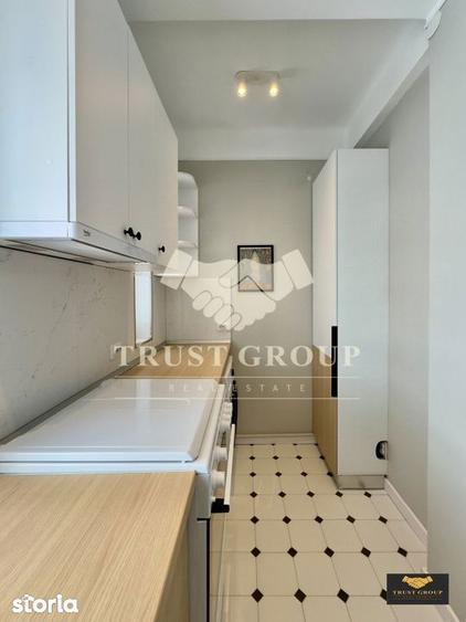 Apartament cu 3 camere semidecomandat, mobilat în Centrul Civic