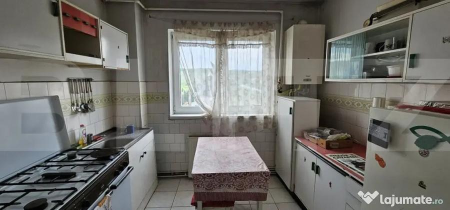 Apartament cu 4 camere decomandat în Simeria