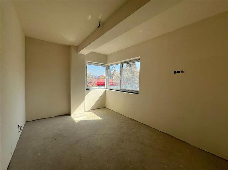 Apartament cu 3 camere decomandat în Săsar
