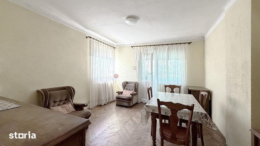 Casă cu 9 camere cu Teren 400 Mp în Dârste