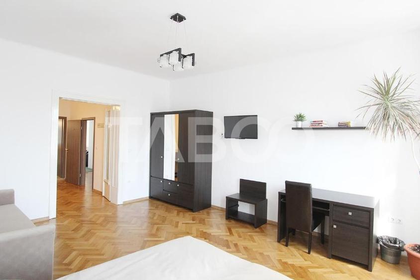 Apartament cu 4 camere decomandat, mobilat în Ultracentral