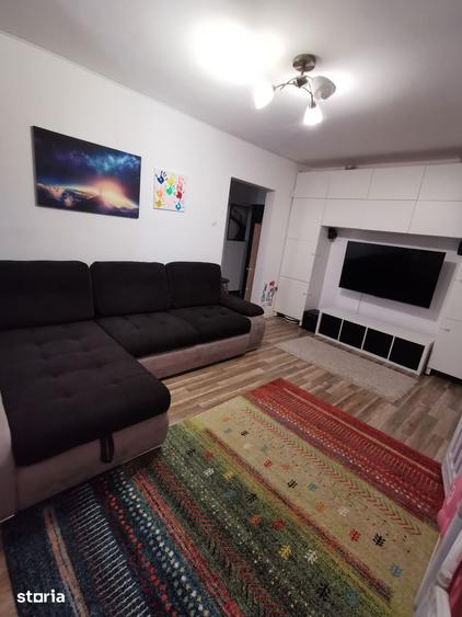 Apartament cu 2 camere semidecomandat în Berceni