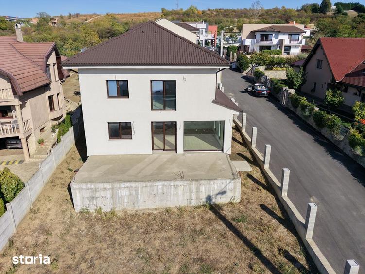 Casă cu 4 camere cu Teren 700 Mp în Oncea