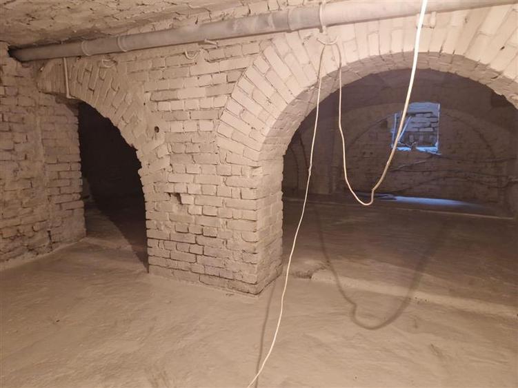 Victoriei-Popa Tatu, Apartament cochet, in vila, 6 camere cu scara interioara, l - 16