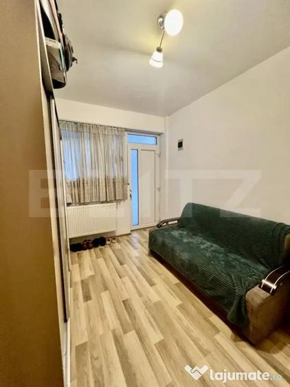 Apartament cu 4 camere semidecomandat, mobilat în Europa