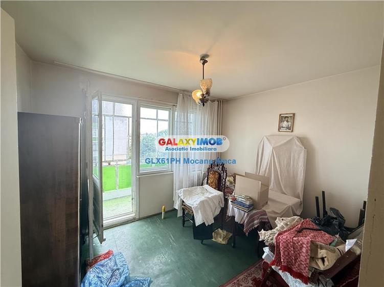 Apartament cu 3 camere semidecomandat în Cina