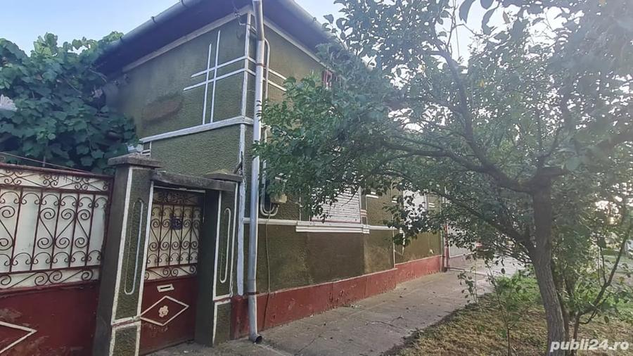 Casă cu 6 camere în Apateu
