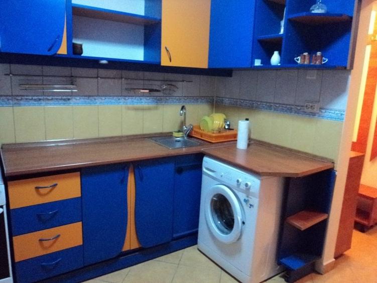 Apartament cu 2 camere semidecomandat, mobilat în Progresul