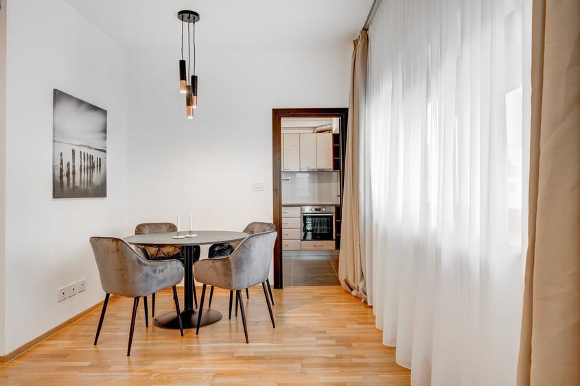 Apartament cu 3 camere decomandat în Băneasa