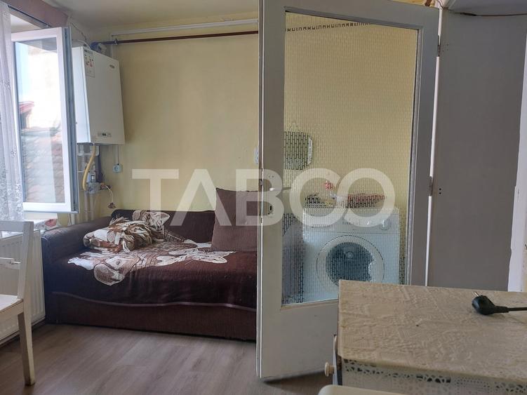 Apartament cu 3 camere semidecomandat, mobilat în Cisnădie