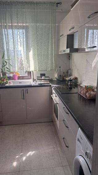 Apartament cu 3 camere decomandat în Ostroveni