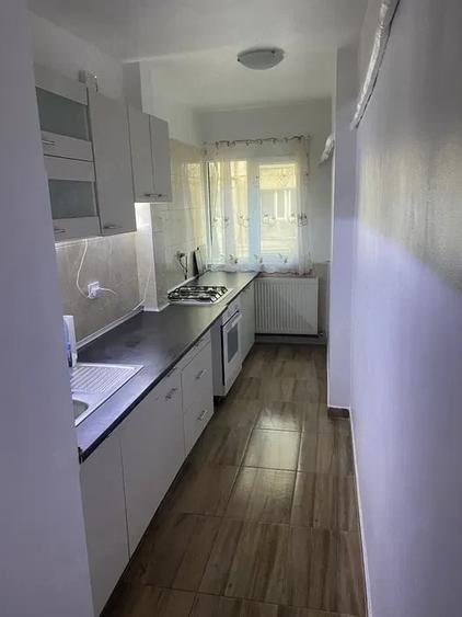 Garsonieră decomandată în Tei