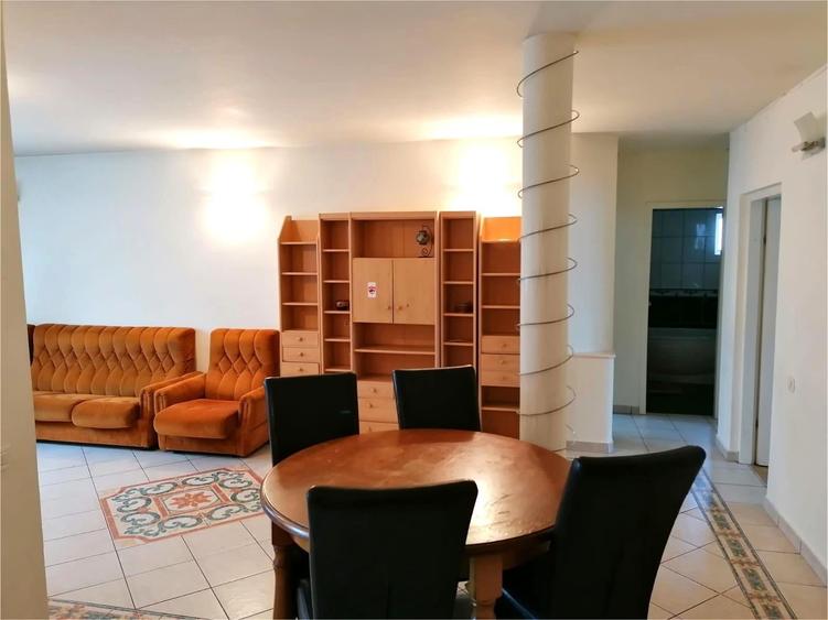 Apartament cu 4 camere decomandat în Centrul Civic