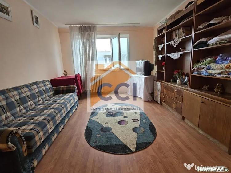 Garsonieră decomandată în Sud