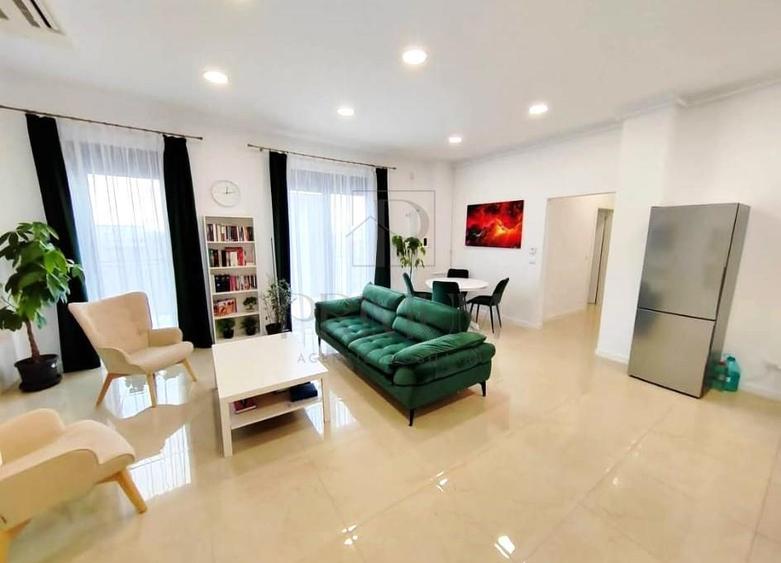 Penthouse cu 4 camere decomandat, mobilat în Torontalului