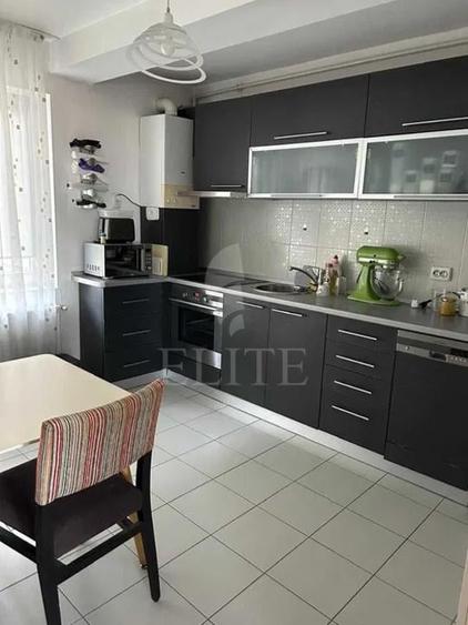 Apartament cu 4 camere semidecomandat, mobilat în Zorilor