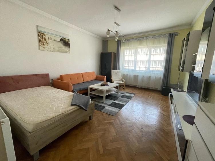 Garsonieră decomandată în Brașovul Vechi
