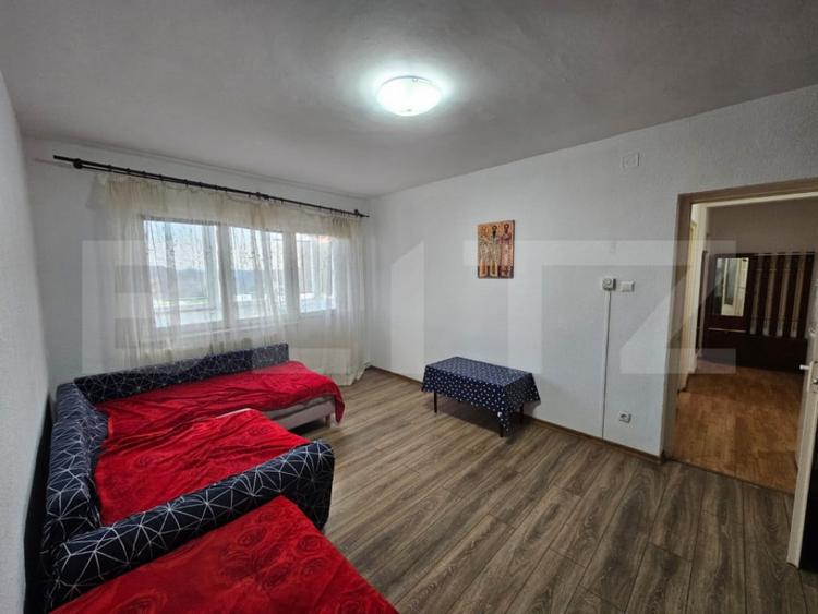 Apartament cu 3 camere decomandat în Cetate