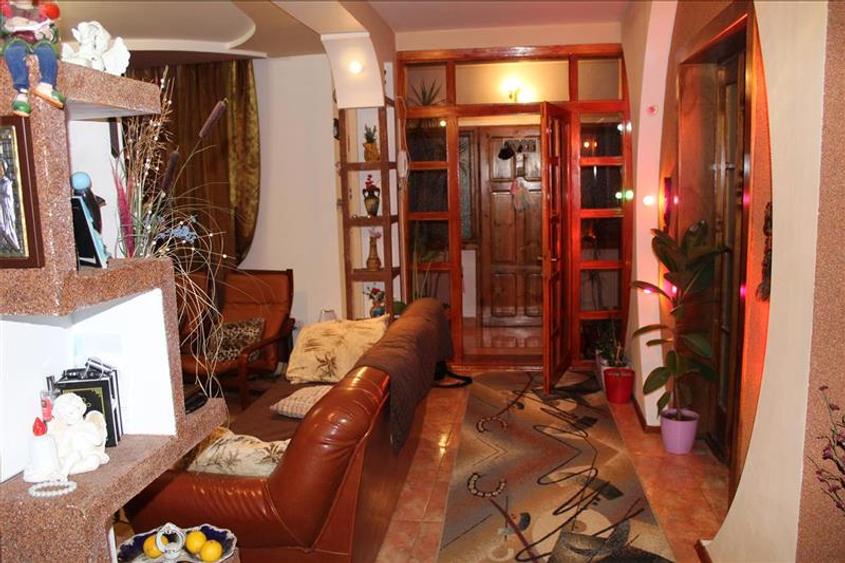 Casă individuală cu 5 camere cu Canalizare în Central