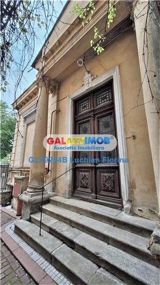 Casă cu 8 camere cu Teren 475 Mp în Universitate