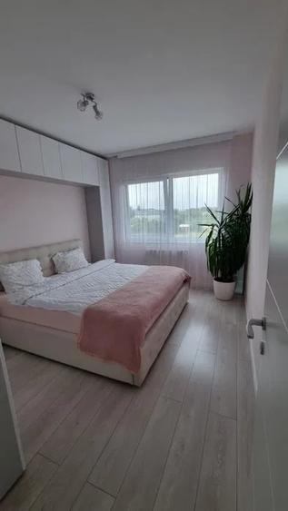 Apartament cu 3 camere semidecomandat, mobilat în Florești