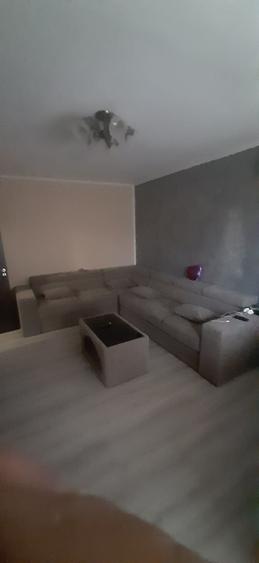 Apartament cu 3 camere decomandat în Ghindeni
