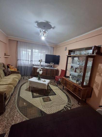 Apartament cu 2 camere decomandat în Geamăna