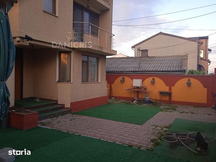 Casă cu 10 camere cu Teren 260 Mp în Coiciu