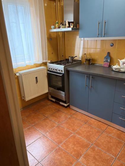 Apartament cu 3 camere decomandat în Tineretului