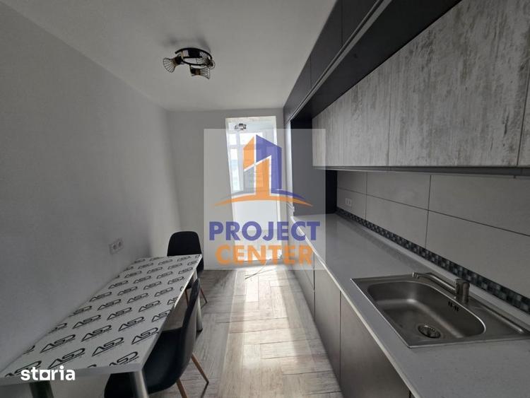 Apartament cu 3 camere semidecomandat în Calea București