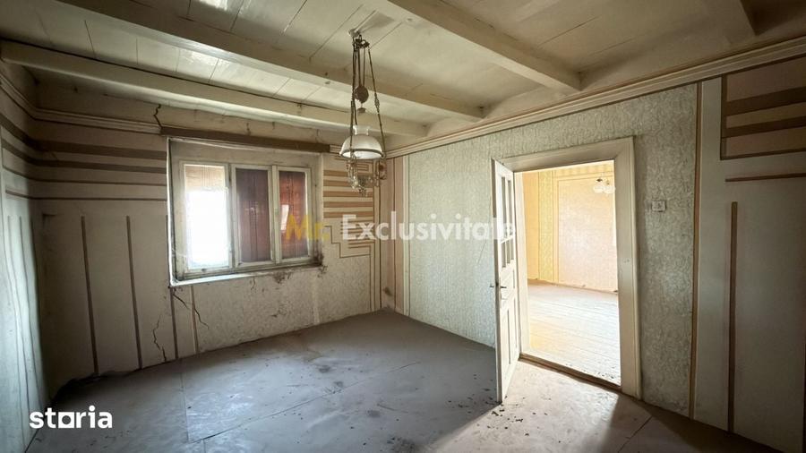 Casă cu 4 camere semidecomandat cu Teren 2948 Mp în Tiream