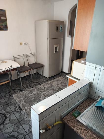 Apartament cu 3 camere decomandat, mobilat în Vatra Luminoasă
