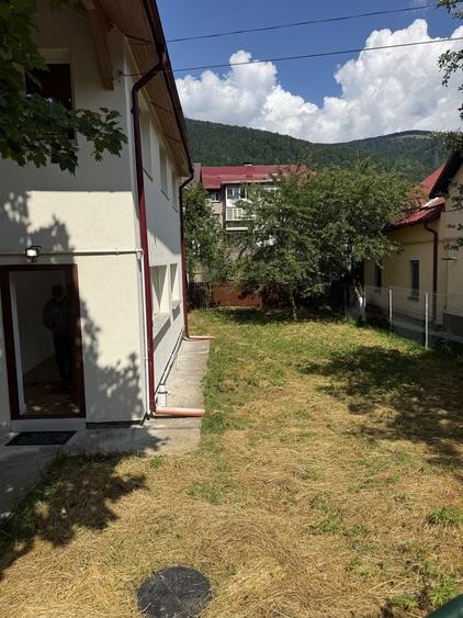 Casă cu 4 camere în Lacu