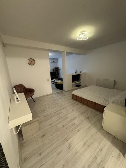 Apartament cu 2 camere decomandat în Apărătorii Patriei