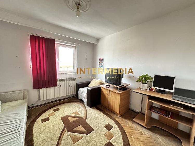 Apartament cu 3 camere semidecomandat, mobilat în Cetate