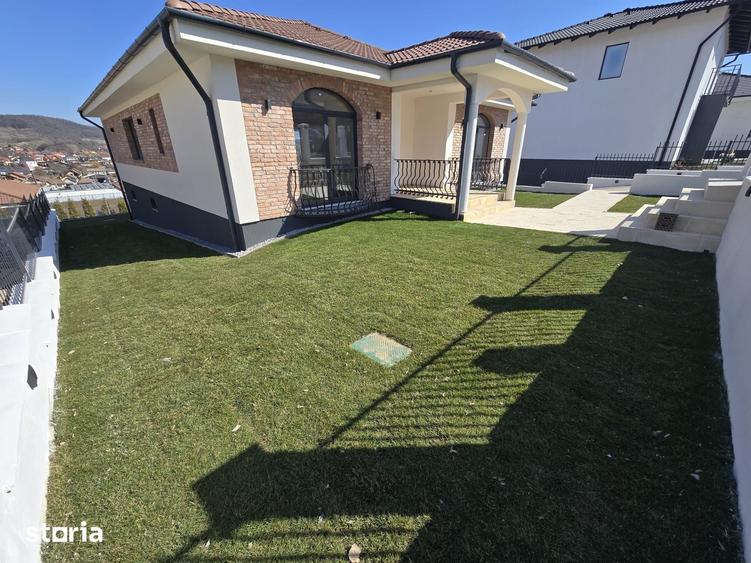 Casă cu 4 camere cu Teren 500 Mp în Corunca