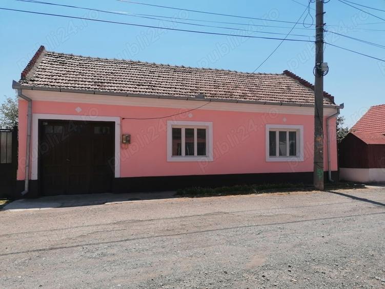 Casă cu 3 camere cu Teren 210 Mp în Moldova Nouă