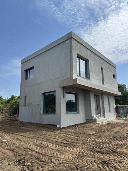 Casă individuală cu 4 camere cu Teren 360 Mp în Cârcea