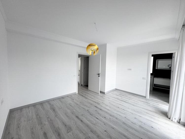 Casă cu 6 camere cu Teren 220 Mp în Otopeni