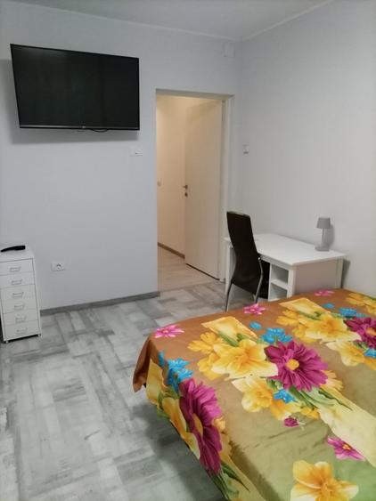 Apartament cu 3 camere decomandat în Pajura